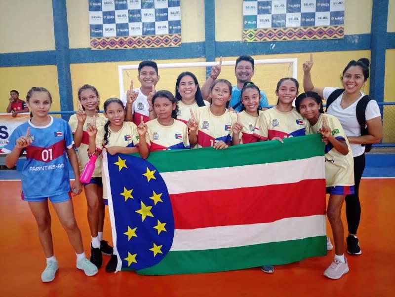 Handebol da Escola Fernando Carvalho, do Laguinho, é o melhor do Baixo Amazonas