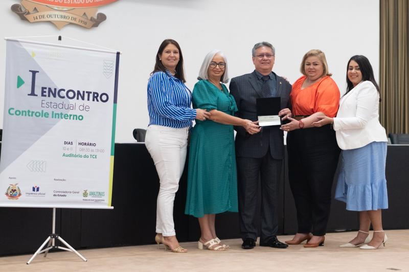 Imprensa Oficial é homenageada em solenidade da Controladoria Geral do Estado do AM 