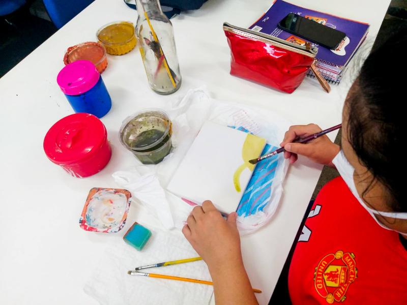 Alunos produzem tinta biodegradável por meio de projeto apoiado pelo Governo do Amazonas 