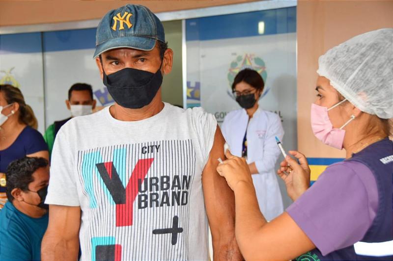 Prefeitura de Parintins promove vacinação em universidades e pontos de grande movimentação