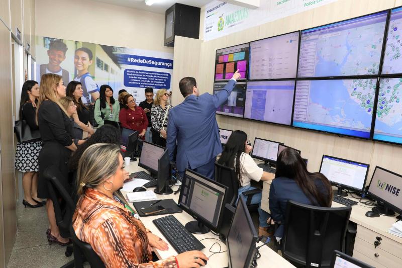 Representantes do Ministério Público do Amazonas visitam sala de monitoramento do Nise
