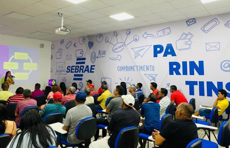Em Parintins, Governo do Amazonas promove qualificação para 120 trabalhadores do turismo