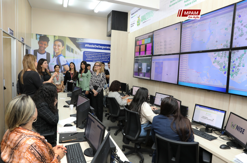 GT de Enfrentamento à Violência nas Escolas visita Núcleo de Inteligência e Segurança Escolar 