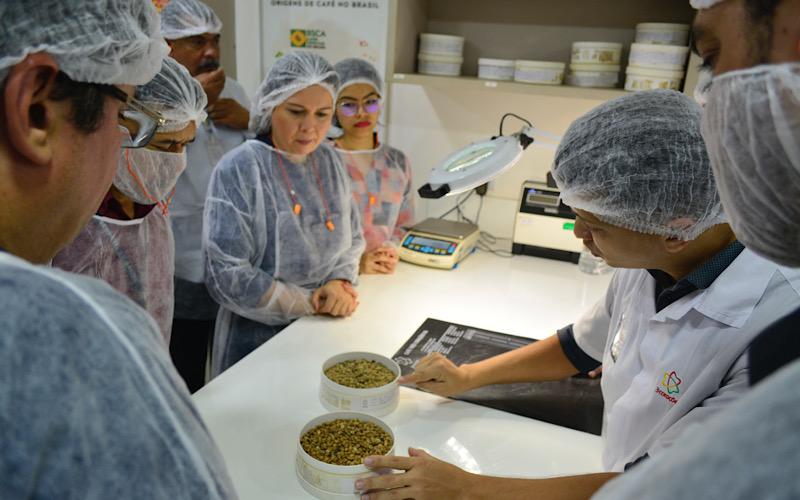 Em visita à fábrica Três Corações, Governo do Amazonas discute crescimento da produção de café 