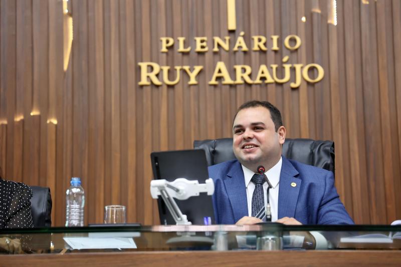 Roberto Cidade propõe leis que ampliam a atenção à saúde da mulher