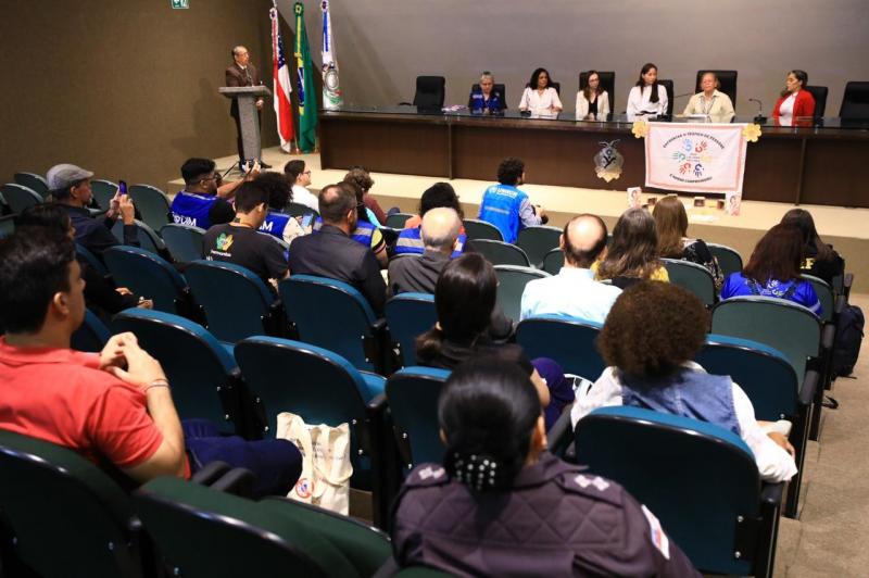 Governo do Amazonas atualiza plano voltado a migrantes, refugiados e combate ao tráfico humano