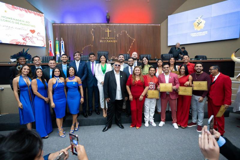 Caprichoso e Garantido são celebrados em sessão especial proposta por Mayra Dias