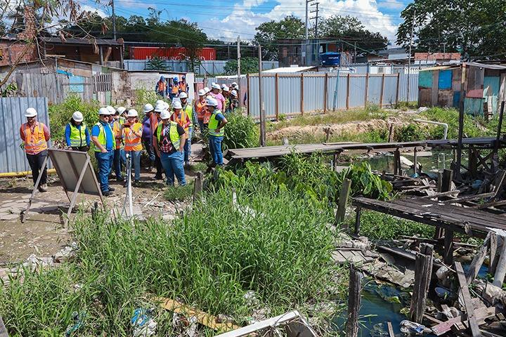 Missão do BID acompanha avanços do Prosamin+ nas comunidades da Sharp e Manaus 2000