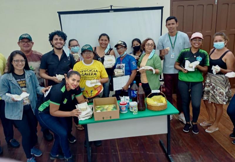 Oficina de Sabão Ecológico orienta sobre descarte correto do óleo de cozinha