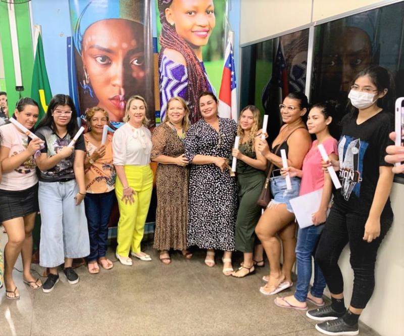 Governo do Amazonas incentiva autonomia de mulheres vítimas de violência com cursos profissionalizantes