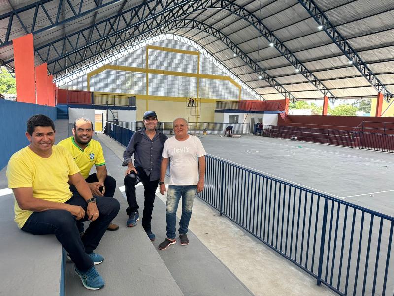 Bi Garcia entrega ginásios nas Escolas Irmã Cristine, no Itaúna 2, e Walkiria Viana Gonçalves, no Caburi