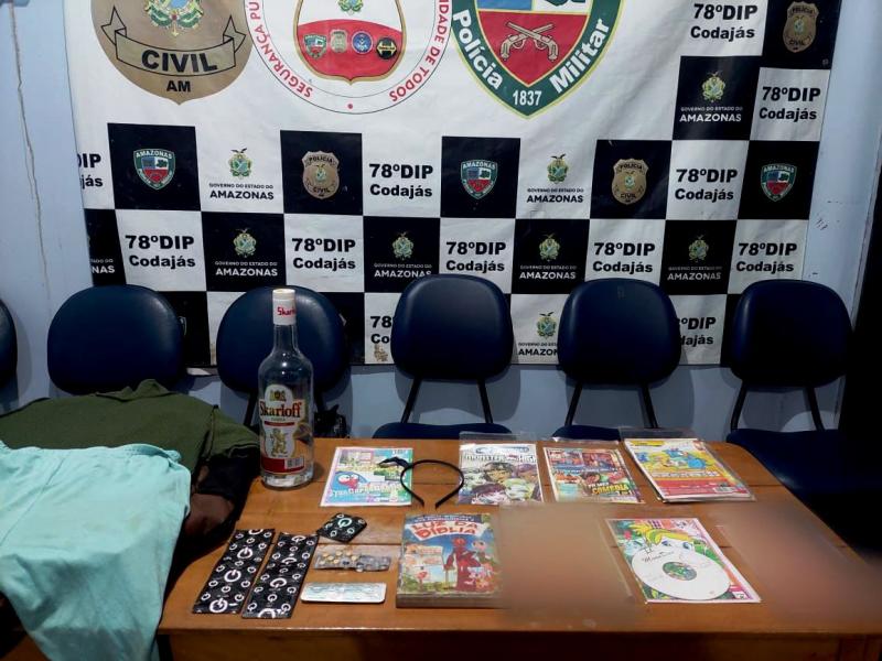 Mãe é presa suspeita de entregar filha a caseiro em troca de dinheiro, em Codajás