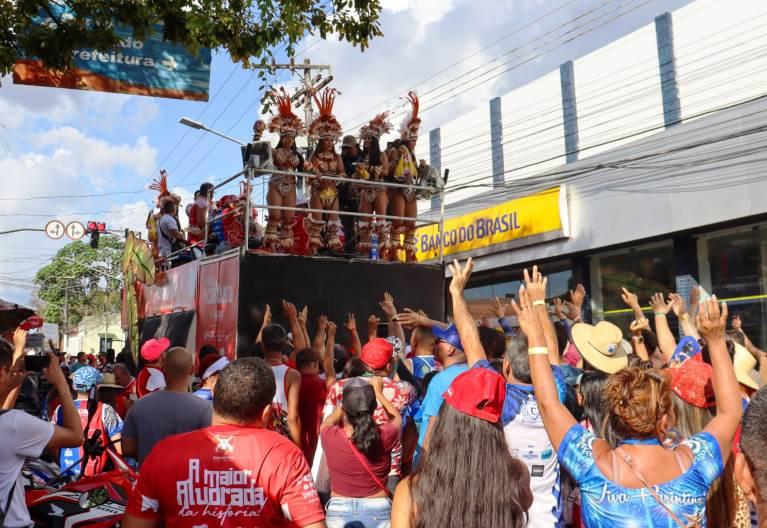 Trio Panavueiro comanda três dias de festa ao som de toadas em Parintins