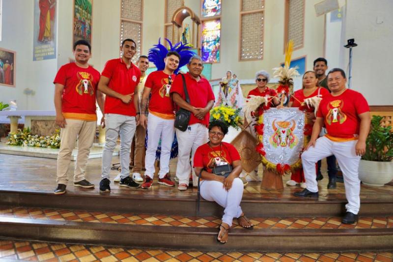 Garantido participa de missa à Nossa Senhora do Carmo para pedir benção ao 56º Festival Folclórico de Parintins