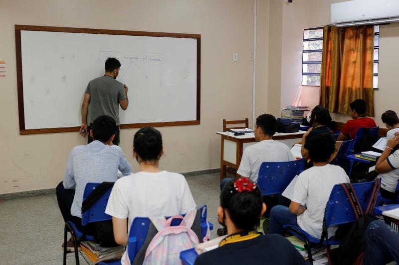 Governo do Amazonas divulga edital de convocação emergencial para profissionais da educação