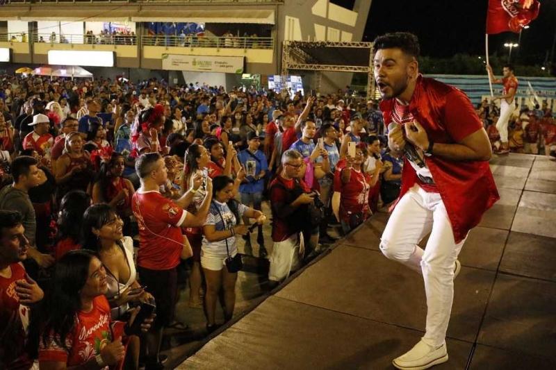 Bumbás mostram garra em último ensaio da temporada no Sambódromo, em Manaus