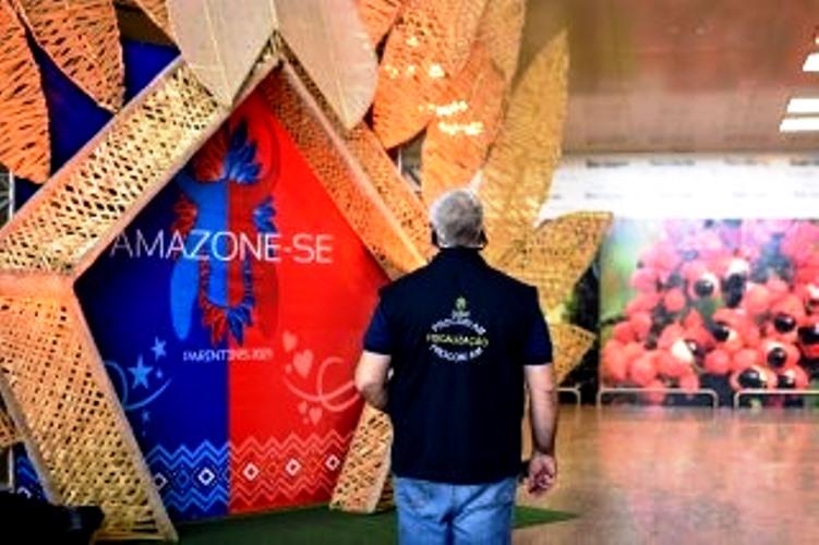 Procon-AM realiza blitz educativa nas companhias aéreas no Aeroporto Internacional Eduardo Gomes