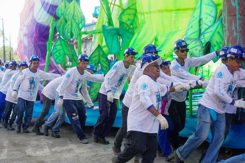 Caprichoso inicia translado das alegorias para concentração do Bumbódromo