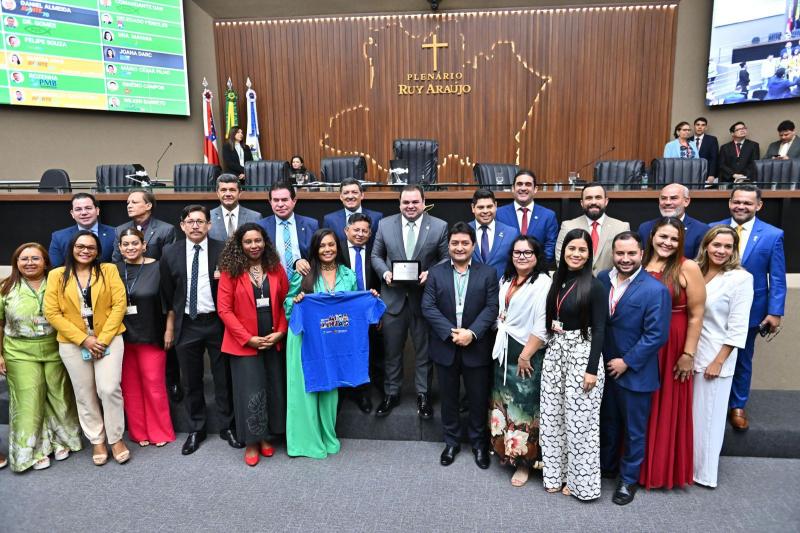 Roberto Cidade realiza cessão de tempo em reconhecimento à premiação nacional conquistada pela Escola do Legislativo José Lindoso  
