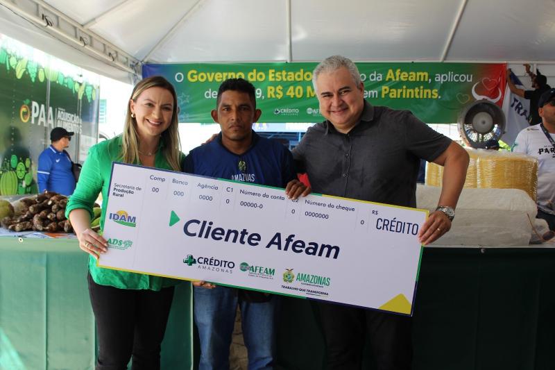 Em Parintins, feirantes da Feira de Produtos Regionais da ADS são beneficiados com crédito da Afeam 
