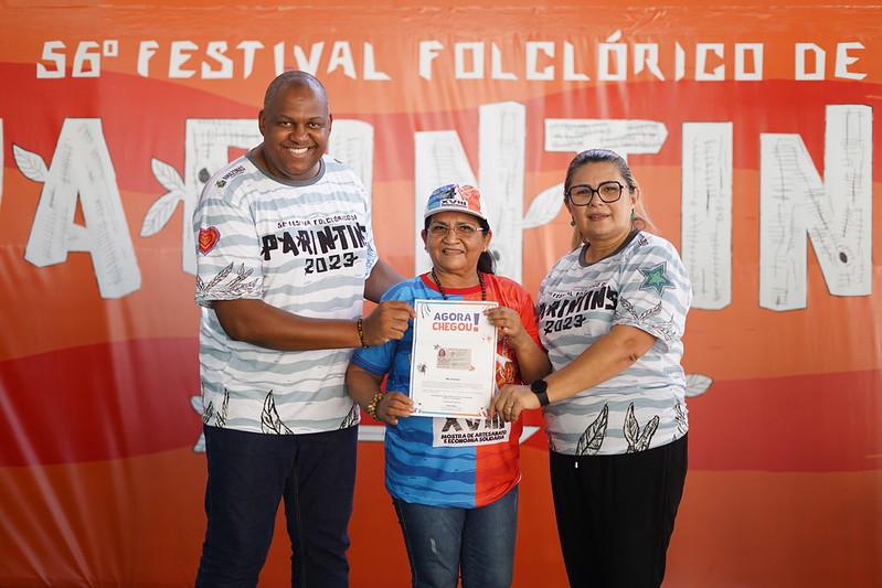 Parintins 2023: Governo do Amazonas entrega Carteira Nacional do Artesão na Ilha Tupinambarana