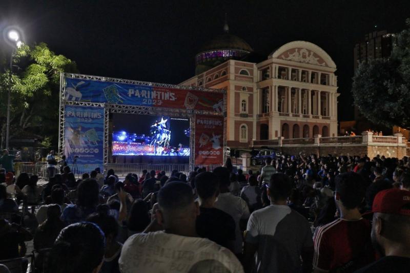Parintins 2023: Transmissão da 1ª noite do 56º Festival de Parintins emociona torcedores no Largo de São Sebastião