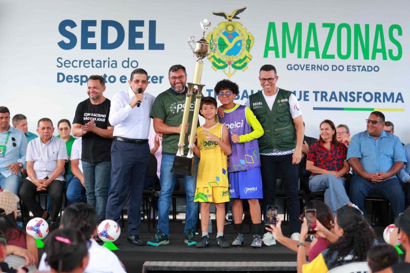 “Pelci cuida das crianças e o RespirAR dos pais”, diz Wilson Lima ao ampliar oferta dos programas para estádios de Manaus