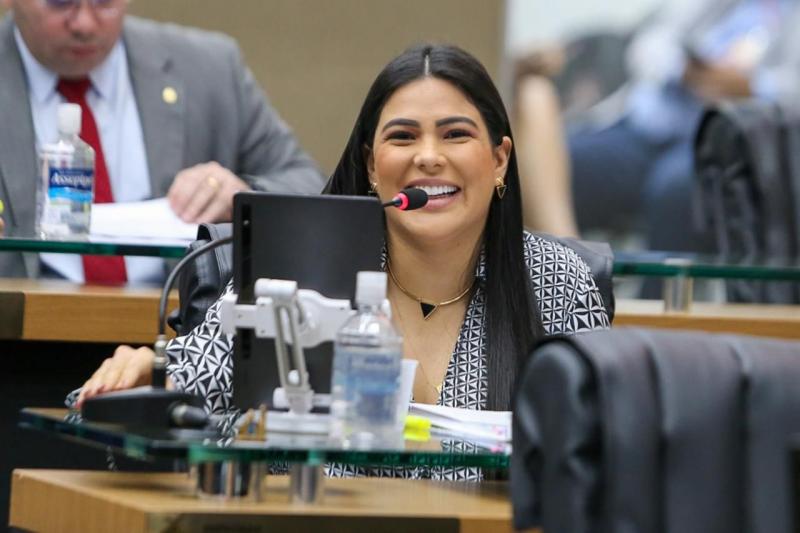 Deputada Mayra Dias conclui semestre com projetos para mulheres, PCDs, idosos, jovens e pessoas em situação de vulnerabilidade social