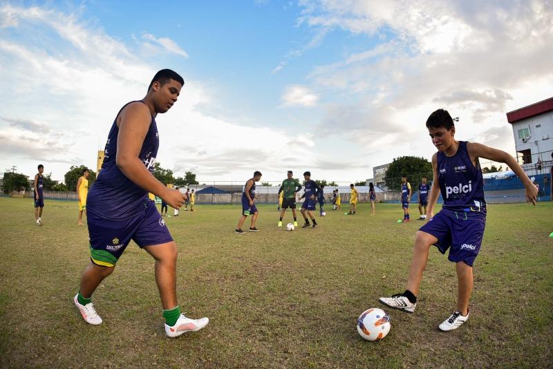 Programas Pelci e RespirAR beneficiam famílias com esporte e lazer nos estádios da capital amazonense