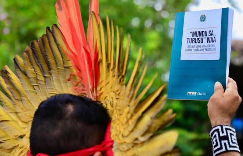 Constituição brasileira é traduzida pela 1ª vez para língua indígena