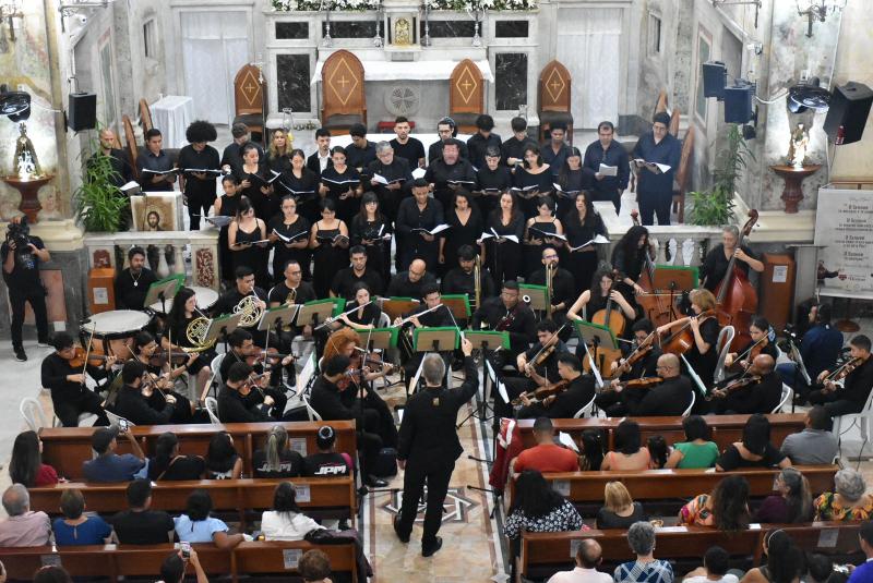 UEA comemora 20 anos do Madrigal Amazonas e lança livro sobre a 