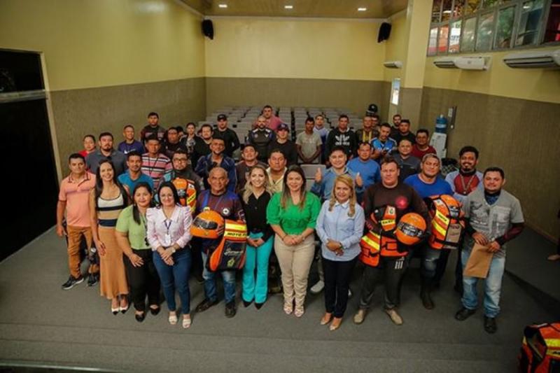 Em comemoração ao Dia do Motociclista, Detran-AM promove entrega de kits de segurança do projeto ‘Motociclista Legal’
