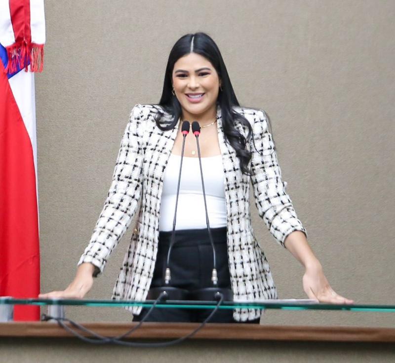 Sancionada lei de Mayra Dias que institui o Dia D da Vacinação contra o Papilomavírus Humano