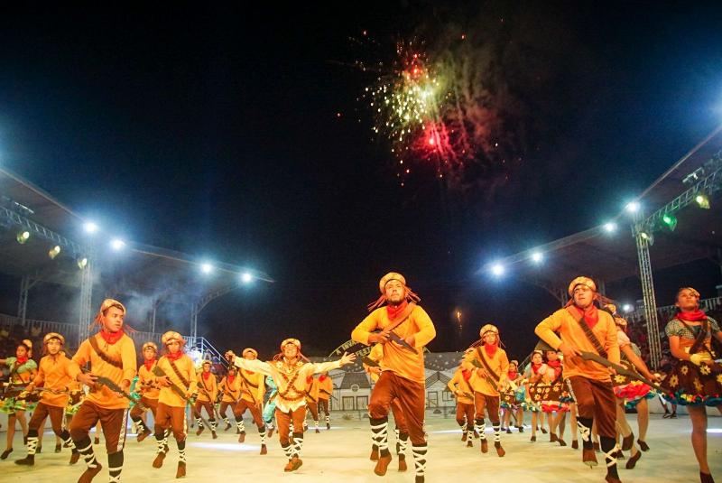 Festival do Mocambo: Peti na Roça leva 'A invasão dos cangaceiros na festa de São João` com apresentação de xaxado e danças juninas