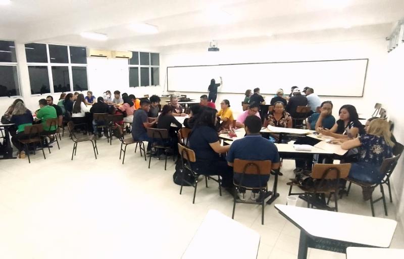 Com apoio do Governo do AM, pesquisa analisa uso de tecnologias na formação de professores da EJA