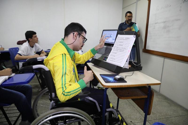 Dia do Estudante: Secretaria de Educação destaca histórias de alunos que tiveram a vida transformada pela educação
