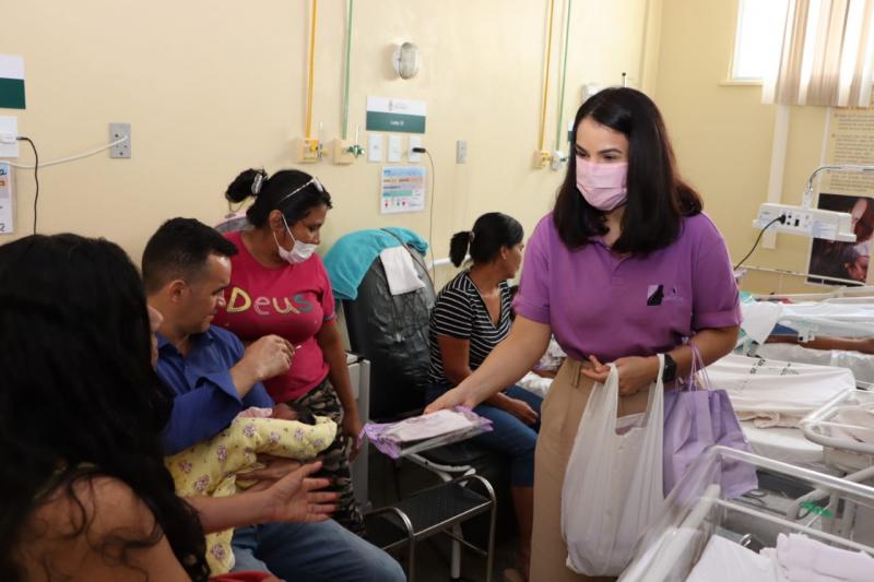 Pacientes da Maternidade Moura Tapajóz recebem visita da Ouvidoria das Mulheres do MPAM