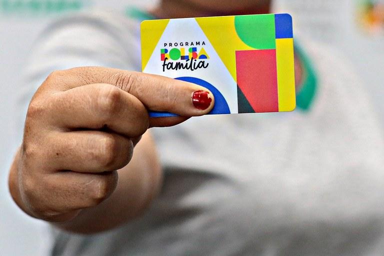 Amazonas tem segundo maior valor médio do Bolsa Família no país em agosto: R$ 744