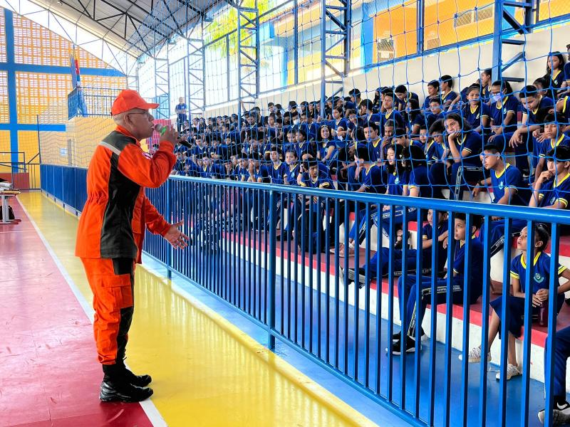 Prevenção às queimadas é tema de palestra para alunos da Escola Charles Garcia 