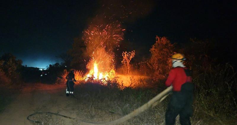 Corpo de Bombeiros combate 23 incêndios em áreas de vegetação na capital, nas últimas 48 horas
