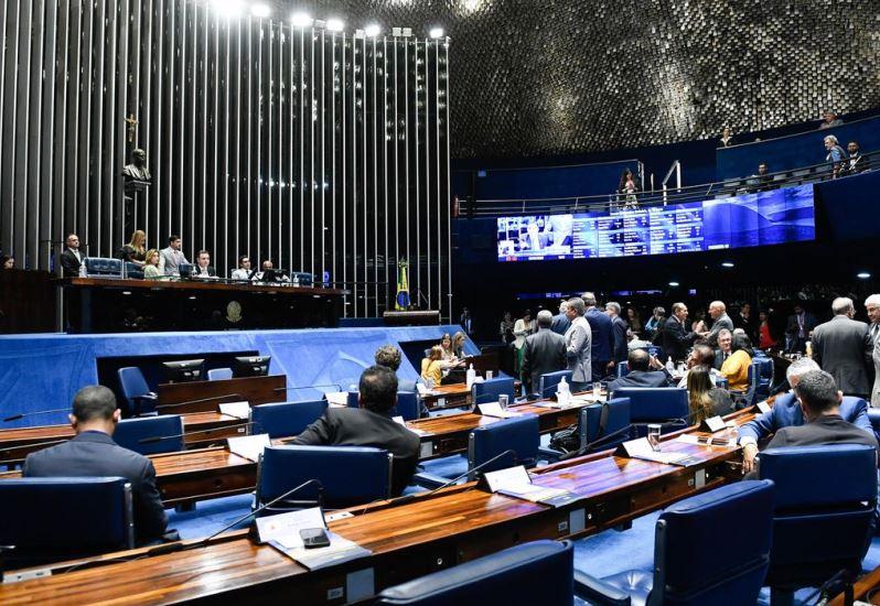 Senado aprova MP que aumenta salário mínimo e amplia isenção do IR