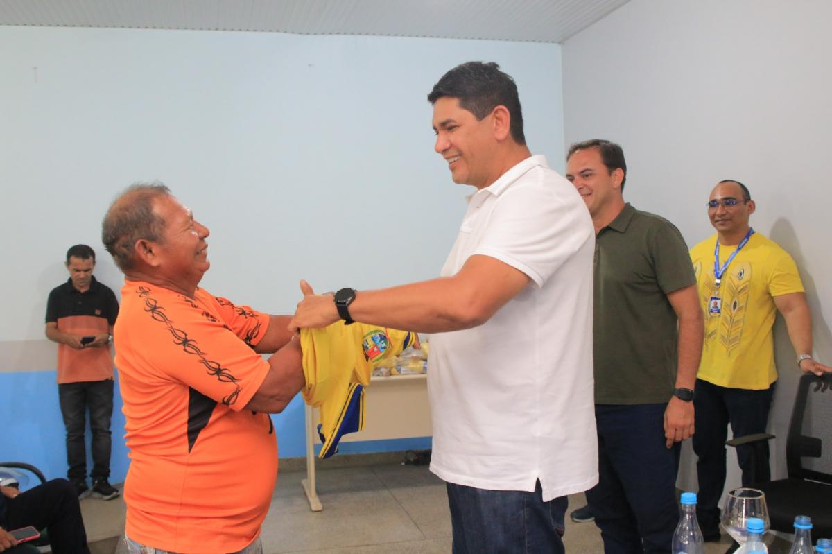 Bi Garcia entrega fardamento e Equipamentos de Proteção Individual a vigias de escolas da Prefeitura