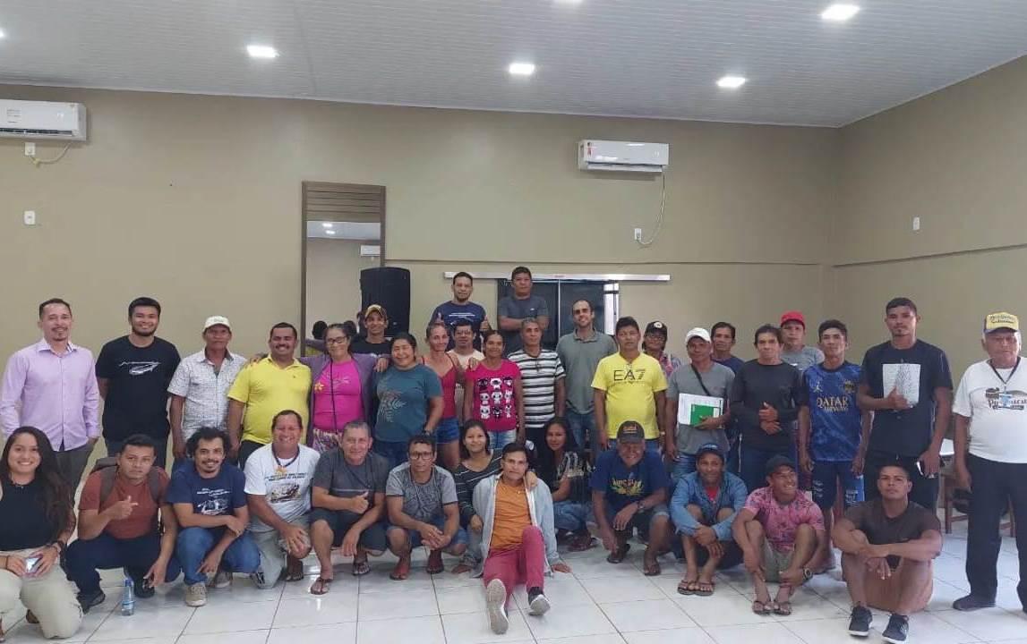 Manejadores de pirarucu recebem autorização para 2023, em Tefé