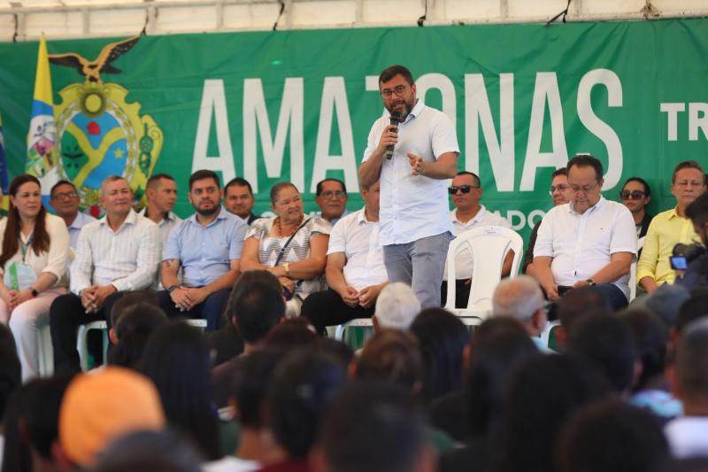 Wilson Lima inaugura iluminação de LED e vistoria reta final de pavimentação viária em Tapauá 