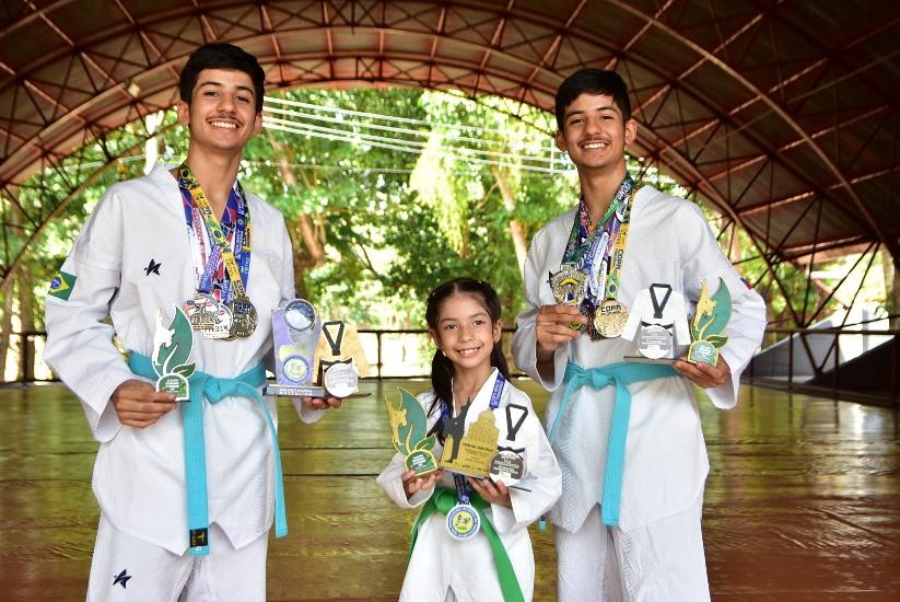 Paixão pelo taekwondo une irmãos e rende conquistas