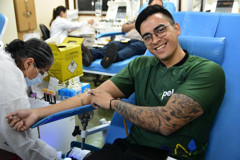 Solidariedade: Colaboradores dos Programas Pelci e RespirAR fazem doação de sangue ao Hemoam