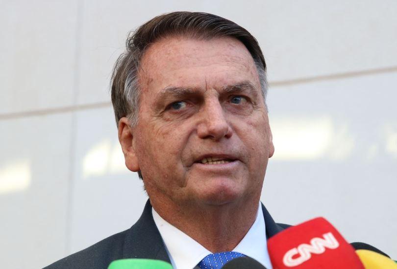 Bolsonaro passa por tratamento de refluxo e cirurgia de septo em SP