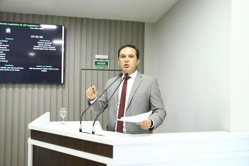 Vereador Mateus Assayag apresenta PL sobre educação no trânsito para escolas de Parintins