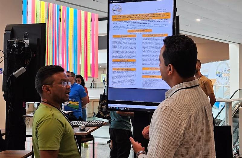 Prevenção e pesquisa científica: FVS-RCP destaca exposição de tuberculose em congresso nacional de Medicina Tropical