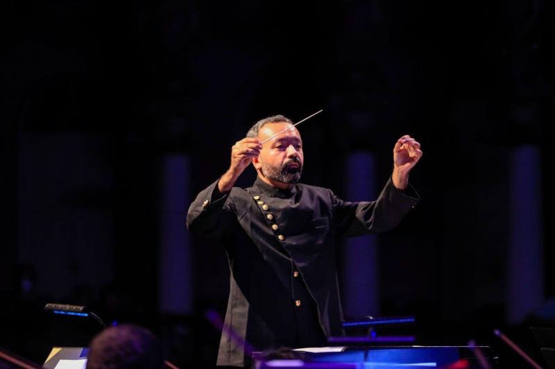 Maestro amazonense Hilo Carriel segue para as semifinais da competição de regência na França